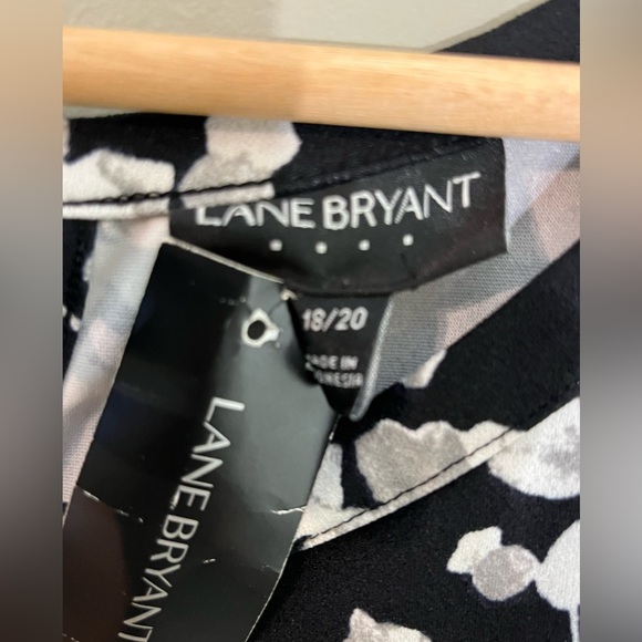 Lane Bryant Black and White Floral Shift Dress NWT - Picture 3 of 3